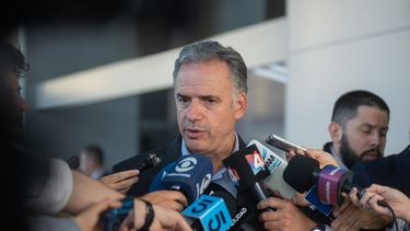 Yamandú Orsi viajará a España para un encuentro de líderes de izquierda, al que asistirán Lula y Pedro Sánchez Yamandú Orsi viajará a España para un encuentro de líderes de izquierda, al que asistirán Lula y Pedro Sánchez