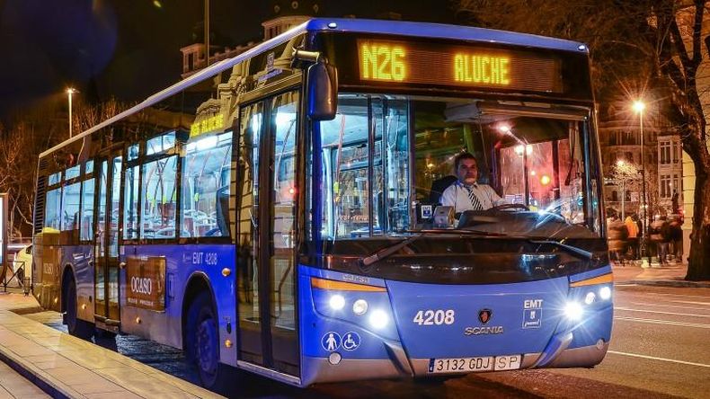 España: Campaña contra despatarre de los hombres en ómnibus