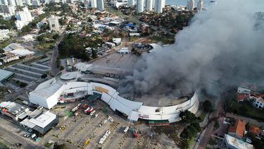 Incendio afectó más de la mitad del Punta Shopping