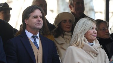 Lacalle Pou encabezó acto conmemorativo del 192.° aniversario de Jura de la Constitución