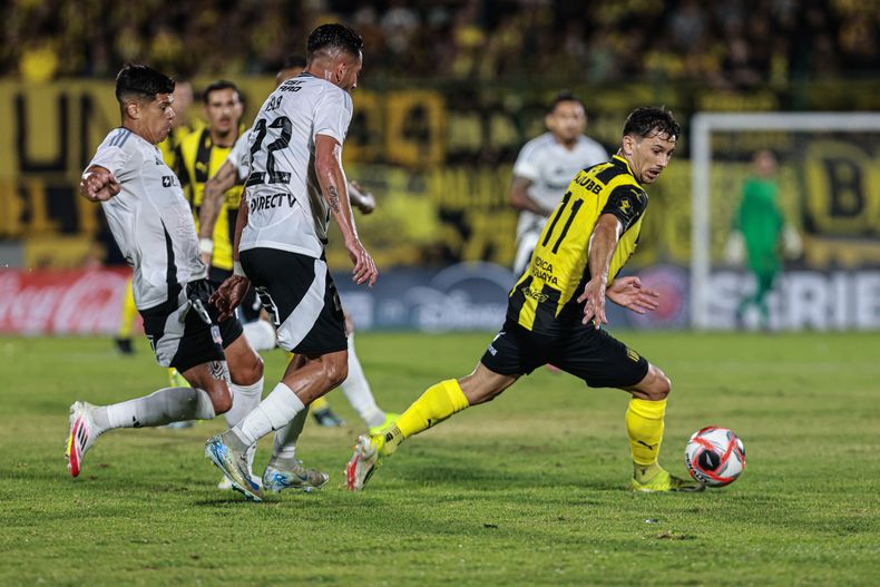 Peñarol vs Colo Colo.