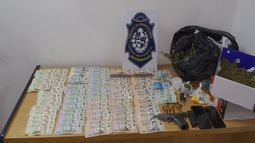 Policía incautó armas, drogas y dinero en un control de rutina