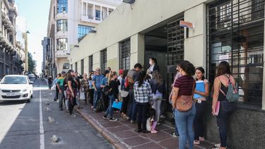 Interior da marcha atrás y no subirá requisito para inmigrantes
