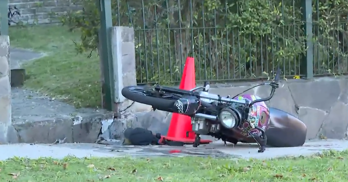 Un hombre está grave tras chocar su moto con otra en el barrio Peñarol