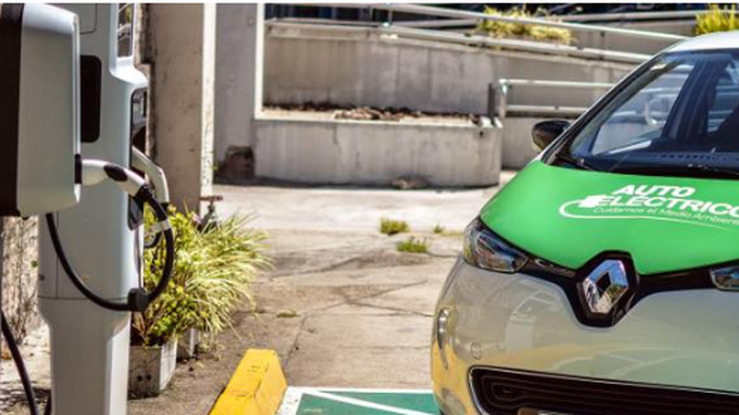 Crecen los autos eléctricos: la Unión de Vendedores de Nafta advierte posible impacto en combustibles y empleo.