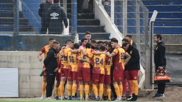 El plantel de Villa Española previo a jugar un partido.