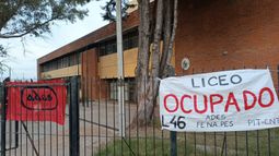 Docentes ocuparon Liceo 46 por mayor seguridad: tras pelea entre estudiantes resultó lesionada la subdirectora
