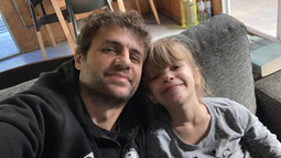 El músico Luciano Supervielle y su hija Nina.