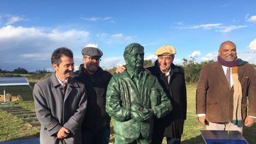 universidad brasilena inauguro estatua en honor a jose mujica y genero polemica