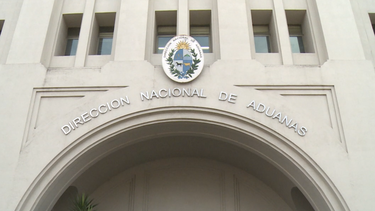 Yamandú Orsi recibió a los trabajadores de Aduanas que reclaman más ingresos de personal al organismo