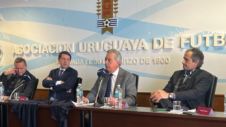 Presentaron los trajes que utilizará la delegación uruguaya en el Mundial de Qatar.