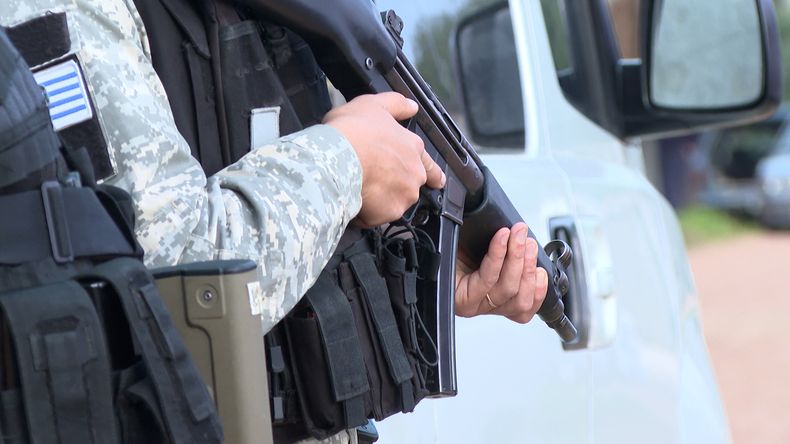 Asesinaron de una puñalada a un hombre en Salto y se busca dar con el paradero del homicida