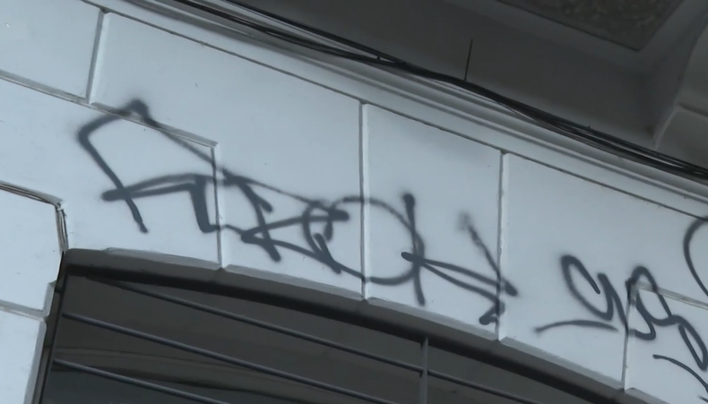 El grafitero Ruzok declara el viernes en Fiscalía; edil nacionalista pide una "sanción ejemplarizante"