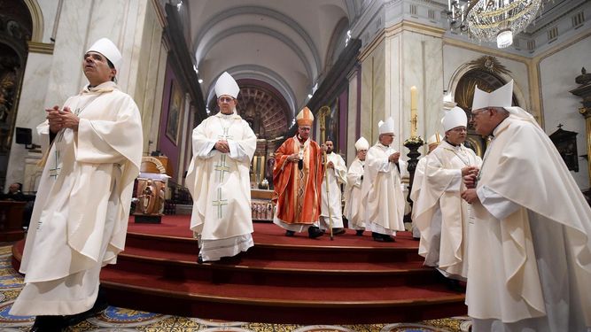 Se rindió homenaje al Papa Francisco con una multitudinaria misa en la Catedral de Montevideo