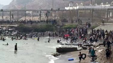 España enviará tropas del Ejército a Ceuta tras la entrada masiva de migrantes desde Marruecos
