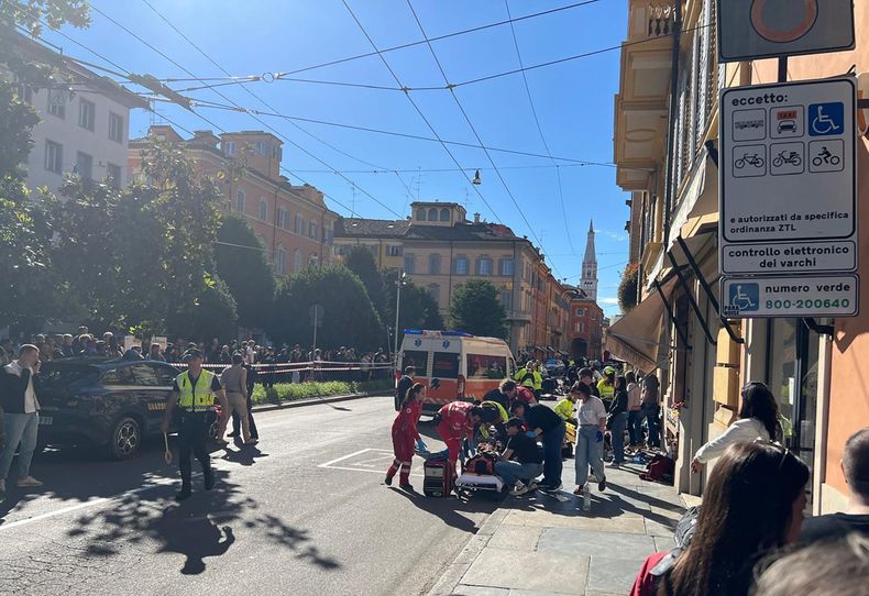 Conductor atropelló a varios peatones en Italia y dejó siete heridos, dos de gravedad