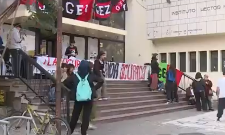 Estudiantes ocuparon el liceo Miranda en reclamo de mejoras edilicias y accesibilidad.