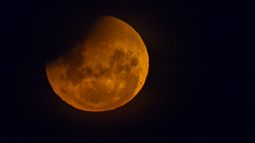 Eclipse lunar total.