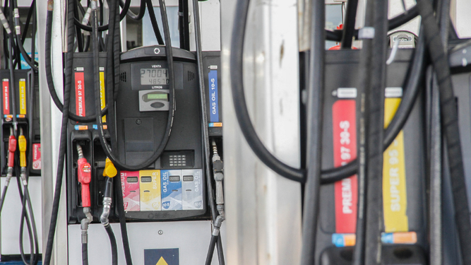 Estaciones de servicio denuncian que aranceles de tarjetas de crédito les cuestan casi $1 por litro