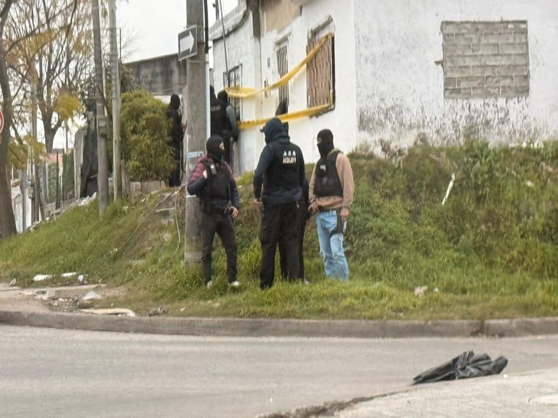 Policía tapió la vivienda del triple homicidio en el Cerro, en donde funcionaba una boca de drogas