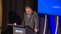 Yamandú Orsi disertó en el almuerzo de trabajo organizado por ADM.