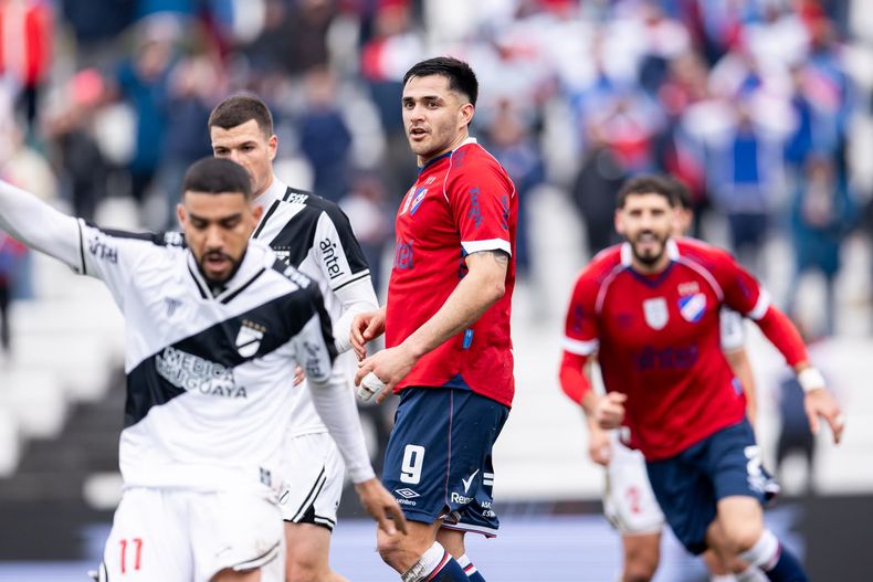Nacional  y Danubio empataron sin goles en Jardines del Hipódromo por el Torneo Intermedio