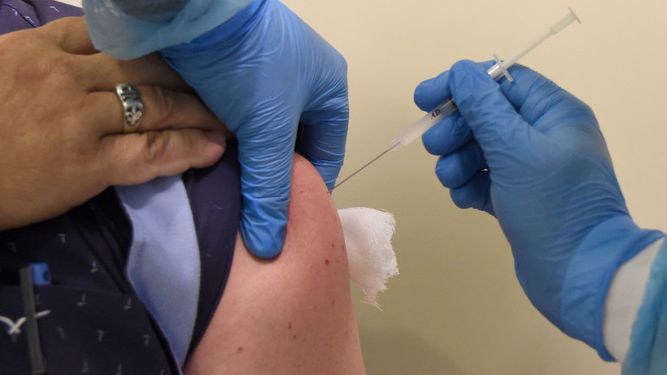 MSP aclaró que aún no se abrió agenda para vacunar menores de 50 años