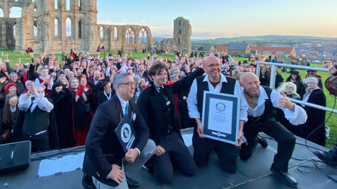 Récord Guinness por mayor cantidad de personas disfrazadas de Drácula.
