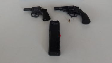 policia detuvo a personas armadas a la salida de un boliche