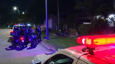 persecucion policial a moto sin matricula culmino con un hombre detenido y otro profugo