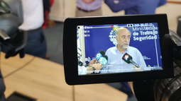 El ministro de Trabajo y Seguridad Social, Pablo Mieres, saludó a los trabajadores rurales en su día.