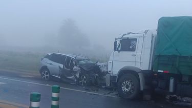 Choque frontal entre un camión y una camioneta en ruta 2 dejó a un hombre gravemente herido Choque frontal entre un camión y una camioneta en ruta 2 dejó a un hombre gravemente herido