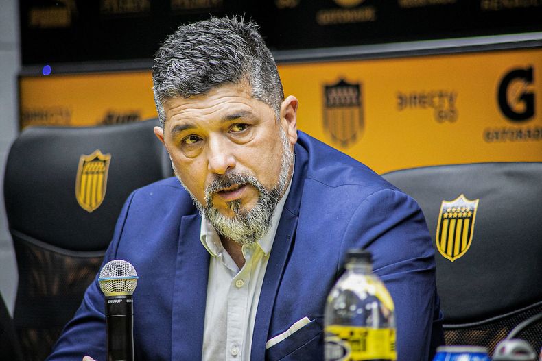 Idear Emborracharse motivo El consejo directivo de Peñarol cesó a Leonardo Ramos