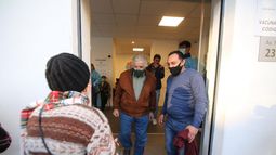 Mujica se vacunó y habló de todo: Salinas, COVID y Gas Sayago