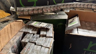 aduanas incauto mas de 213.000 cigarrillos de contrabando durante un operativo en montevideo