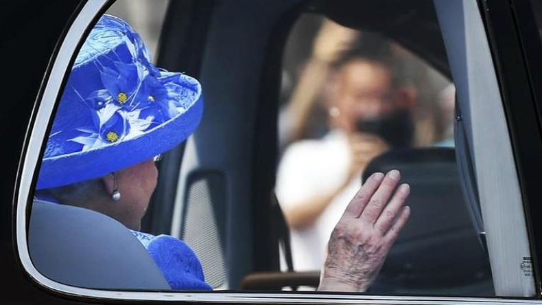 El sombrero de la reina Isabel II que sembró la duda