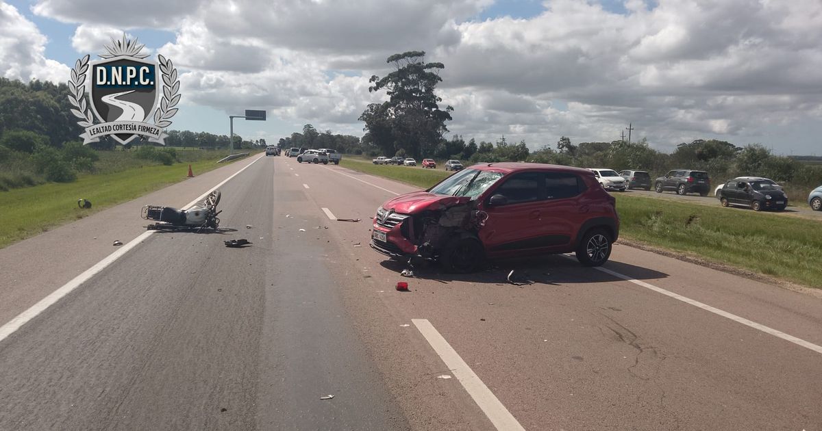 Motociclista en grave estado tras impacto frontal con un auto en ruta 9