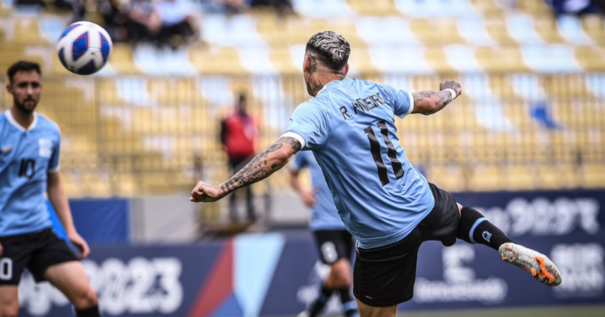  Uruguay debutó con victoria en la hora ante México