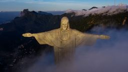 Cristo Redentor celebra sus 90 años con samba, cachaca y optimismo
