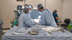 Las dos primeras operaciones en el Hospital del Cerro.