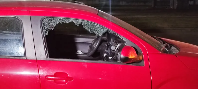 Un delincuente le robó el arma de reglamento a una funcionaria policial en barrio Ituzaingó