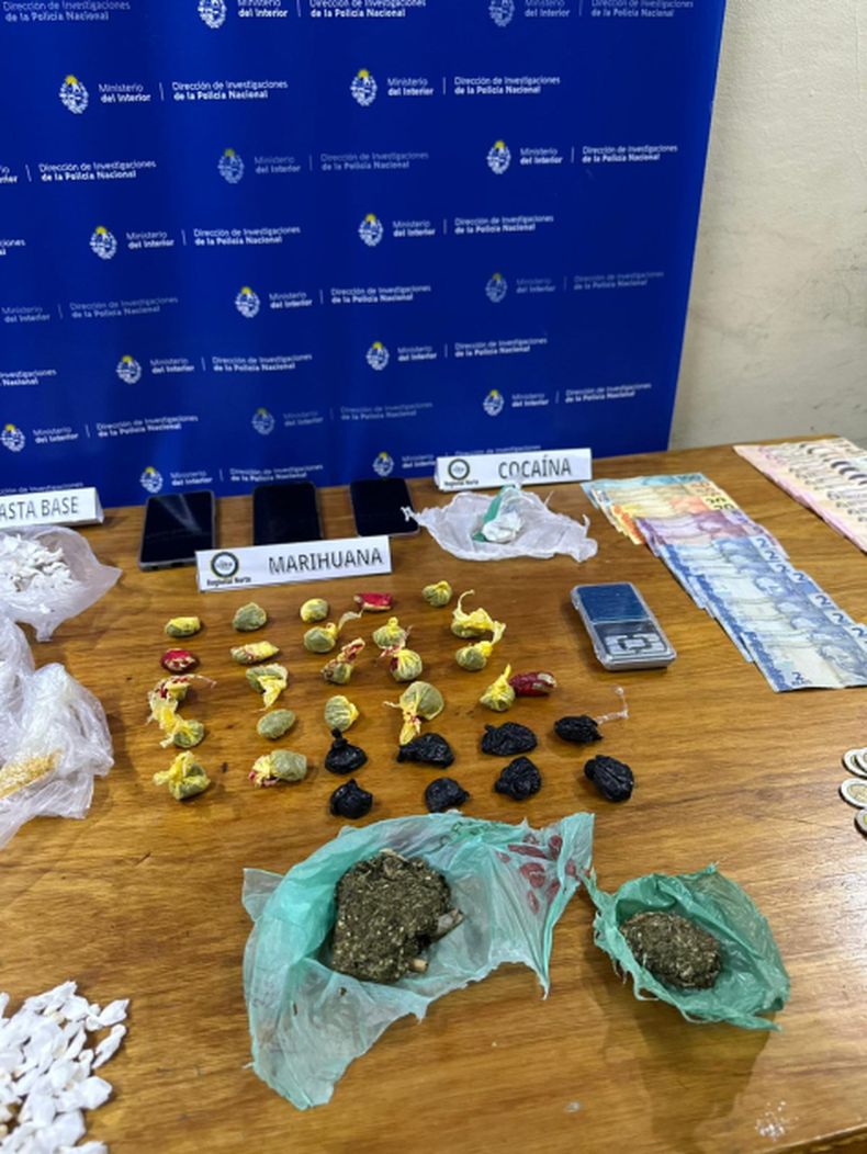 Seis detenidos y 350 envoltorios de drogas incautados en operativo desarrollado en Rivera