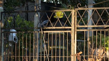Una pareja y una niña de dos años se intoxicaron al incendiarse su casa.