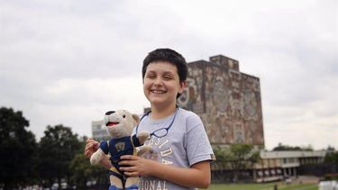 Niño de 12 años comienza la universidad en México