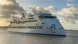 Pasajeros del Greg Mortimer volvieron para agradecer a Uruguay