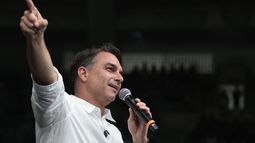 Flavio Bolsonaro llegó a Estados Unidos en avión que despegó de Argentina e hizo escala en Ecuador