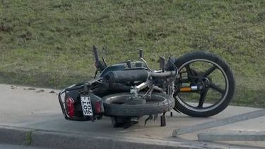 recuperaron una moto robada tras una persecucion en casavalle; un adolescente de 16 anos fue detenido