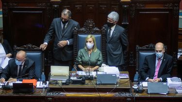 Parlamento aprobó limitar el derecho de reunión sin votos del FA