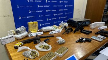 tres detenidos en tacuarembo: incautaron drogas, armas, dinero y productos de contrabando
