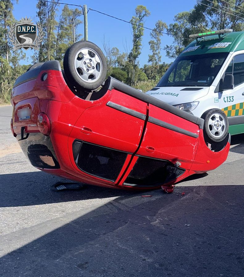 Un joven de 19 años resultó politraumatizado grave en un siniestro de tránsito en la Interbalnearia